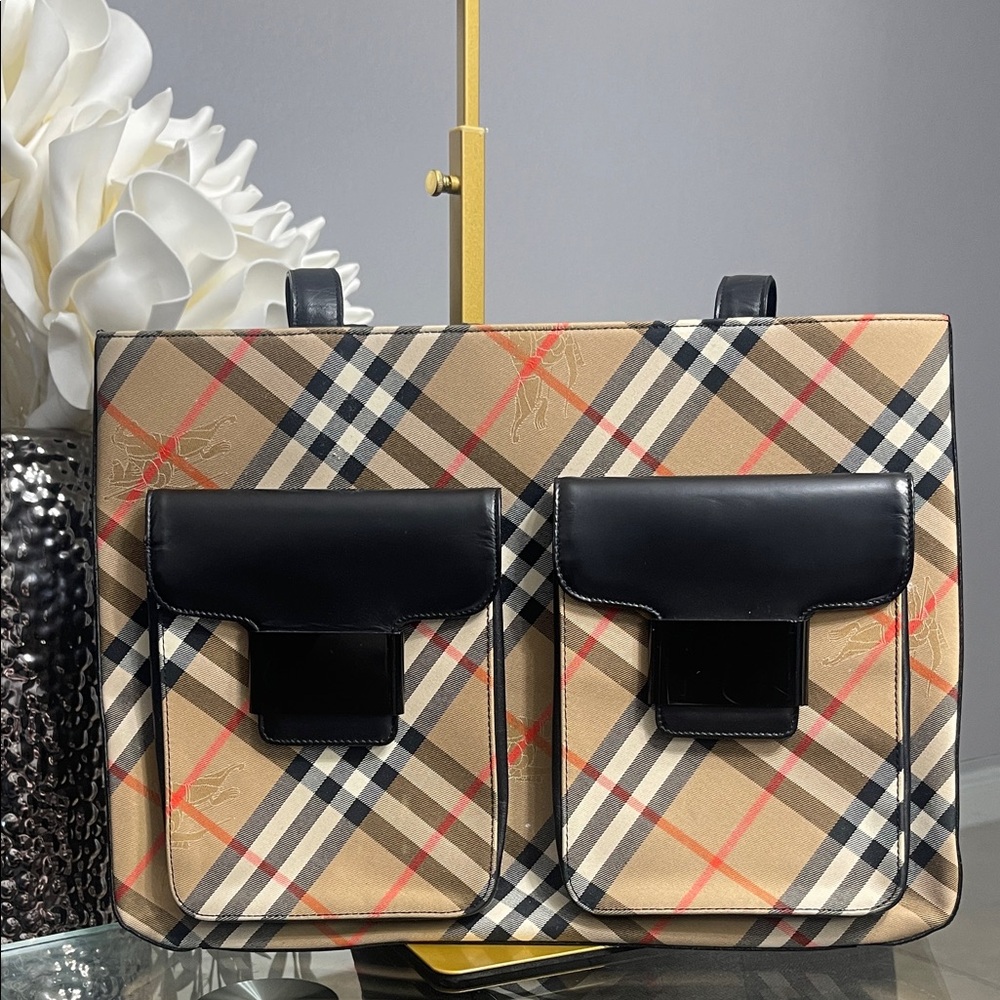 🤗 SOLD 🤗 Burberry Plaid Tote Bag with Black Pockets